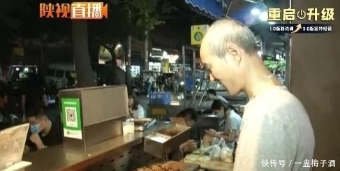 老板|馋到灵魂!陕视新闻记者采访,遭遇最“傲娇”烤肉店老板“狂怼”