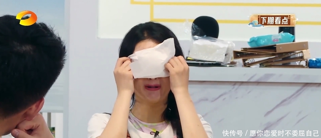 菜品定价|黄晓明暂退《中餐厅》,赵丽颖接棒压力大爆哭,首位飞行嘉宾亮相