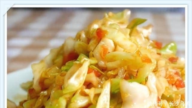 不放过|一棵卷心菜,一个西红柿,教你创造性的吃法,酥脆可口,连汤都不放过