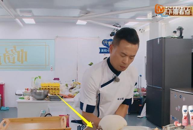  劣质|《中餐厅》遇上黑心商家，餐具全是劣质瑕疵品，顾客忍不住投诉