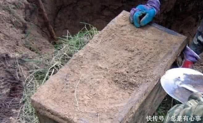 不菲|二战遗迹挖出一个弹药箱,打开后让人惊叹,最后物品应该价值不菲!