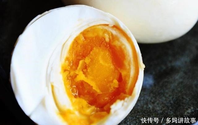 沙流油|腌咸鸭蛋时,直接腌是错的!多做1步,个个都起沙流油,真香