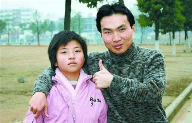 中国|15年前，那个带着妹妹上学，感动中国的洪战辉，如今怎么样了
