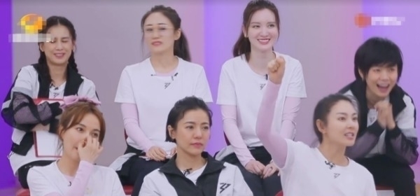 黄晓明|《乘风破浪》情商最低的女星,怼得黄晓明哑口无言,杜华及时救场