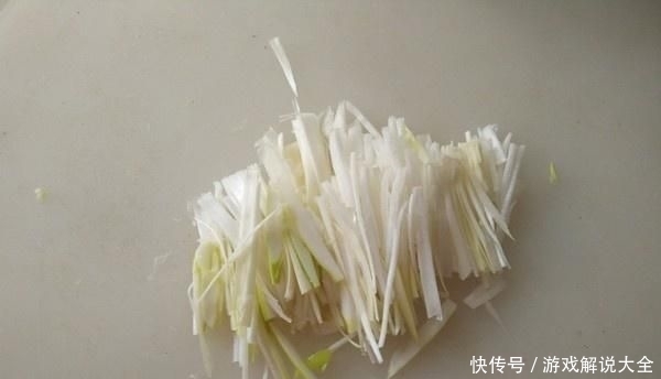 少许|一种肉,天越热越该吃!比羊肉便宜,比鱼肉营养,拌一拌,一个字香