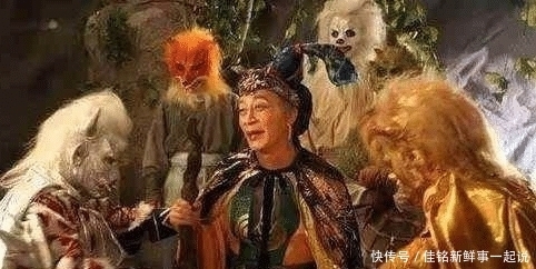 孙悟空|难怪六耳猕猴不惧孙悟空,你看他手中的铁棍啥来历?竟比金箍棒强