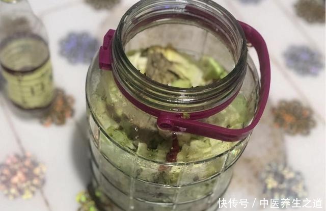 菜坛子|教您一道快手泡菜，头天晚上腌，第二天早上就能吃，开胃又下饭