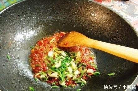 放油|炒茄子先放油？难怪炒出来的茄子不好吃，大厨来告诉你正确的做法