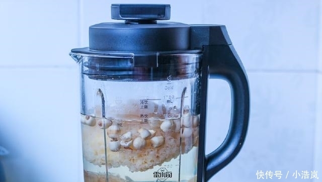  越来越|女人冻龄的秘方，每天来一碗，越吃越美，肌肤越来越嫩！