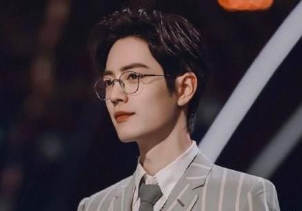 留在|肖战有一个新的综艺节目这一次,他留在MC嘉宾阵容太棒了