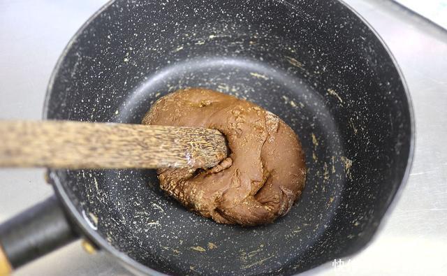 饮品|这道牛奶饮品真霸气,黑红的珍珠好Q弹,多一步降低热量放心喝