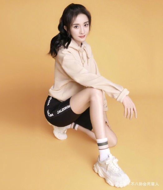  杨紫|《向往4》飞行嘉宾榜单杨幂第四杨紫第八，第一是芒果台亲儿子