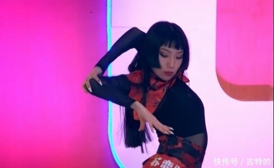  何展成|他拿了第一季《这就是街舞》何展成的剧本，而且还是Nikki的男友