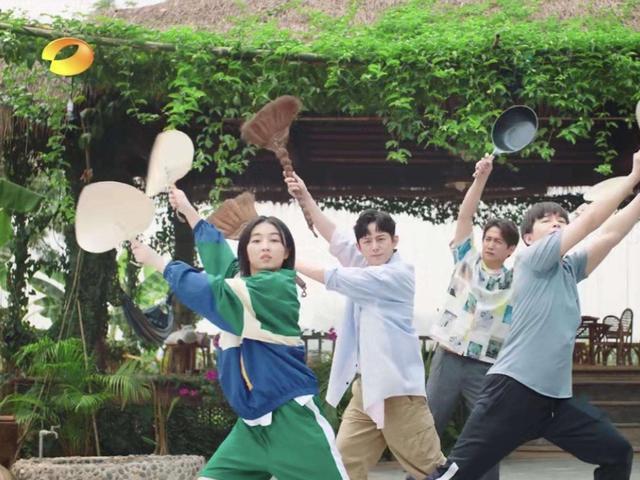  超强|何炅问张子枫想去哪所大学，妹妹的回答证明超强实力