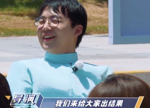  看台|跑男看台座位baby张翰距离远，蔡徐坤何穗避嫌，只一组不同