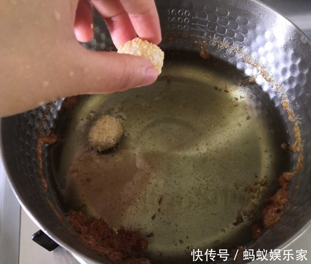  解馋|炸麻圆儿，用糯米粉就能做的简单小吃，解馋