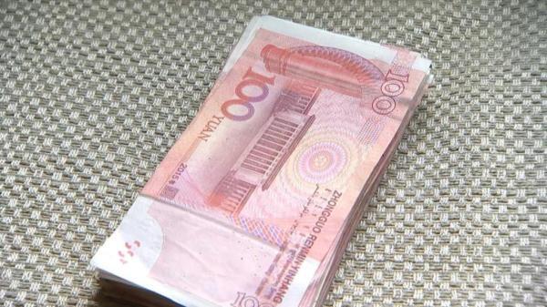 老太|“天降”一万六！老太一觉醒来，身边多出两沓钱