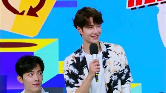  王一博|王一博枕头大战carry全场，酷盖男孩也有温柔？网友：弟弟太苏了