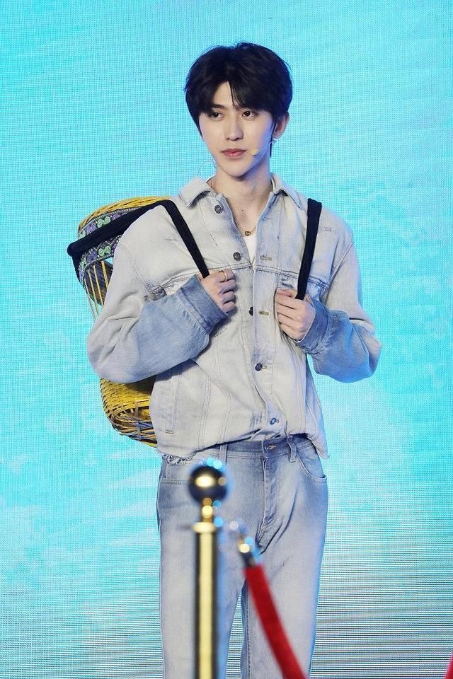  牛仔|又一对非官方认证CP蔡徐坤baby同框“奔跑吧”，俊男美女超养眼