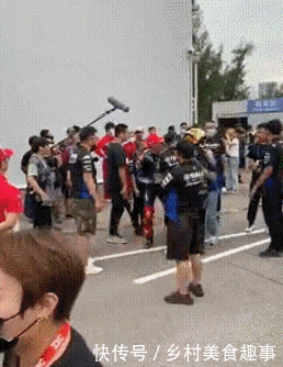 王一博|王一博:有病吗,过不去就撞我?胡通明:王一博你牛X你进得去吗