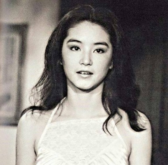 混血|林青霞继女罕见曝光,素颜出镜穿着朴素,一脸“混血风”!