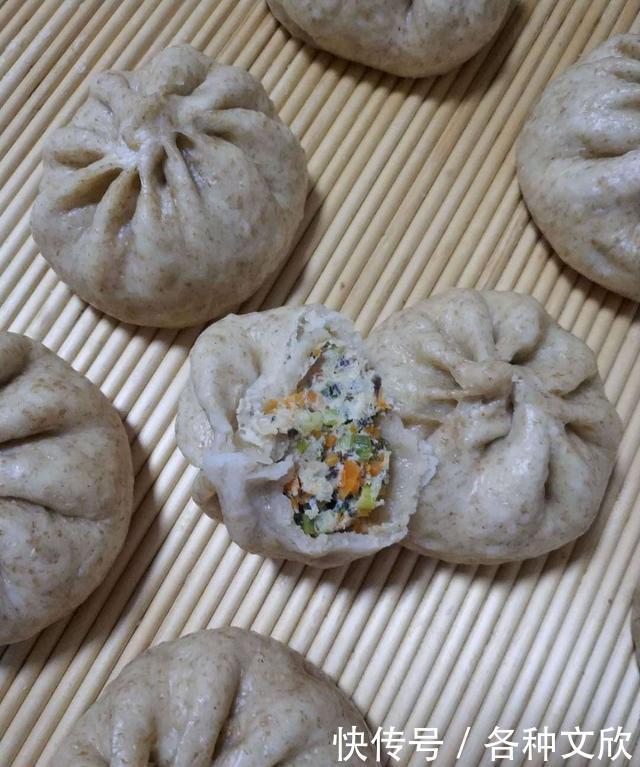 胡萝卜|全麦鸡肉包,用粗粮做的肉馅包子,吃起来味道就是不一样