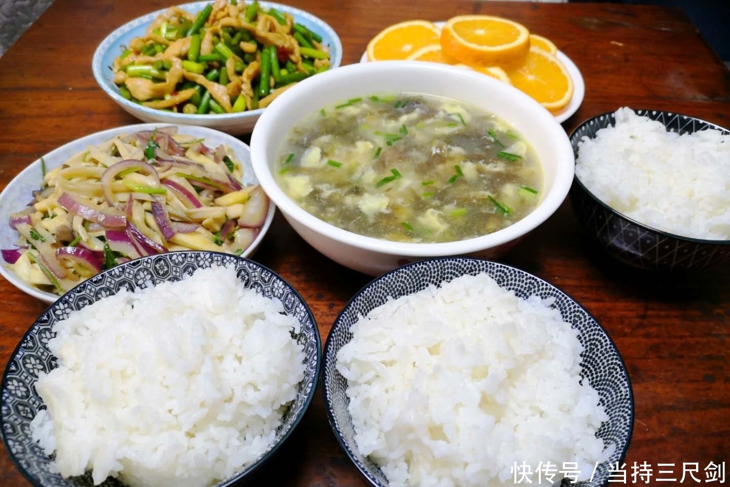 朋友圈|晚餐老公做了2菜一汤,成本没超20元,晒朋友圈,朋友:太寒酸了