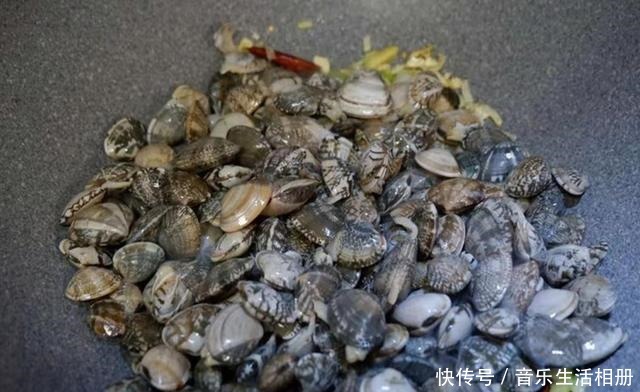 到底|辣炒花蛤到底要不要焯水大厨教你正确做法,鲜美入味,吐沙干净