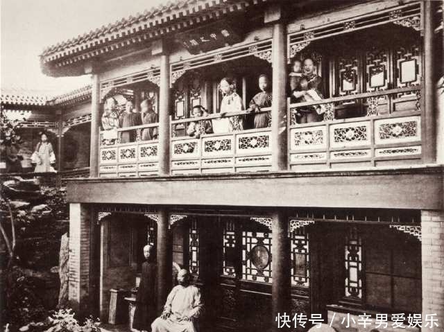 标配|老照片:晚清上层社会生活,妻妾成群,走路不用脚,烟枪是标配