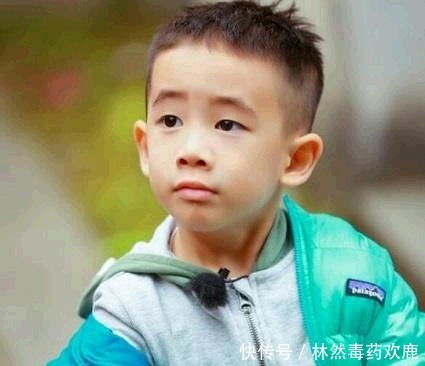 高峰|母亲是那英,父亲是前国足队员高峰,如今他15岁堪称最低调星2代