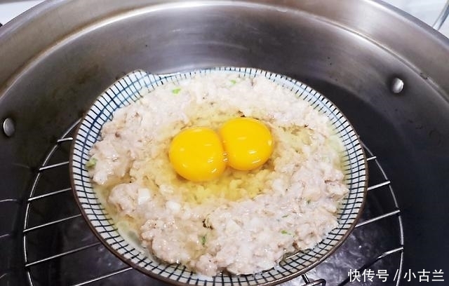 快手|这菜不放一滴油，滑嫩入味，15分钟就出锅，远离油烟，老少皆宜！