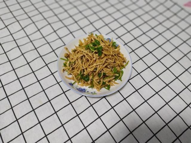 麻辣|比口水鸡好吃100倍下酒好菜麻辣鸡丝，开胃爽口，麻辣鲜香