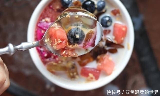 解暑|夏天解暑别再吃雪糕啦,1分钟教你做清新凉爽的水果冰粉