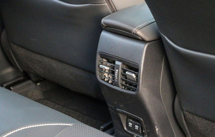  时尚|体验下混动卡罗拉，颜色的外观其实还是蛮大方时尚的