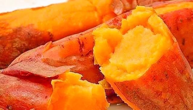 电饭煲烤红|把红薯直接放进电饭锅,不用烤箱,不加一滴水,流着汤汁太好吃了