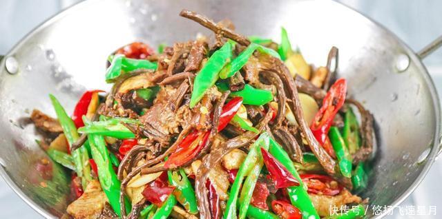 分享|分享一道干锅茶树菇的家常做法，越吃越香有嚼劲，配米饭吃很过瘾