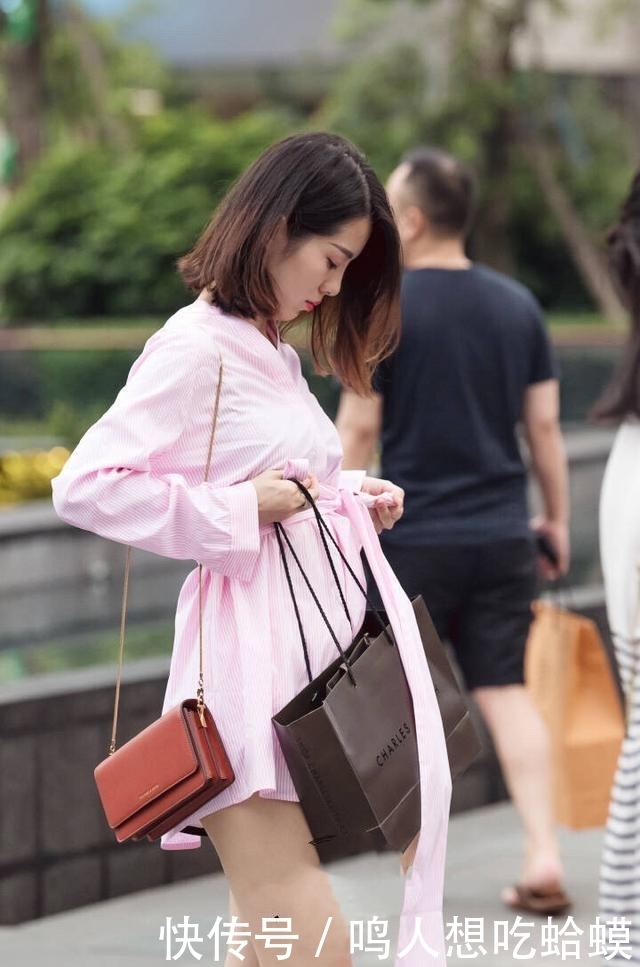 装扮|街拍：美丽的小姐姐穿出时尚新高度，你喜欢这样的装扮吗？
