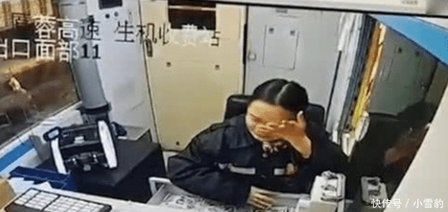 压力|“收费员职业假笑”视频大火,当事人目前已报警:拍摄者侵犯个人肖像权