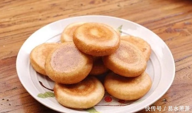 鸡蛋|鸡蛋饼如此做,不加一滴水,比面包做法简单,早餐天天吃也不腻!