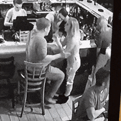 慢点|搞笑GIF:鸡:狗兄弟,能不能开慢点