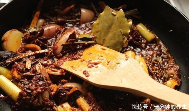 香辣|川味名菜红油钵钵鸡,像吃串串一样,成品红润香辣入味,吃上瘾