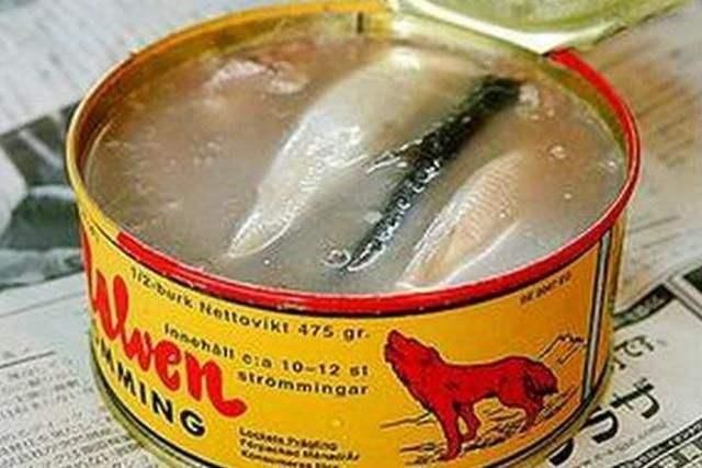 鲱鱼罐头|瑞典美女来中国看妹妹,一上餐桌就愣了你们这是在吃啥