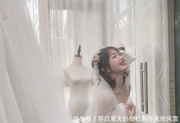 成网|《变形计》的漂亮妹妹梁小友成网红,因父亲生病辍学挣钱,却被网友批评想红