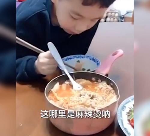 父母们|爸爸吐槽饭菜太少、不好吃,接下来儿子一句话亮了,网友:高情商