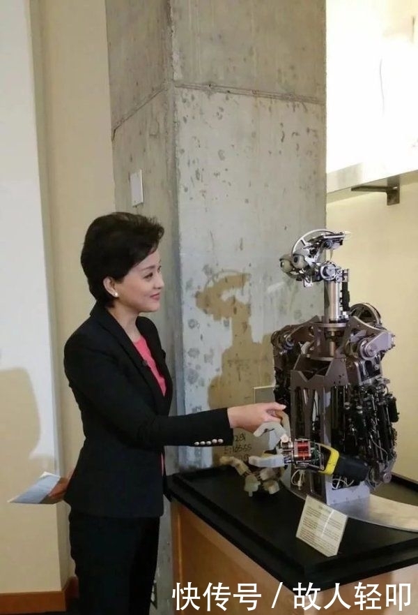  浪姐|在《浪姐》控场，制服黄晓明：她才是乘风破浪的姐姐！｜百家故事