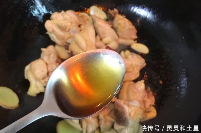 肉类食物|炖鸡时加入它,鸡肉鲜香味美,不仅没有腥味,还有淡淡的麦芽香