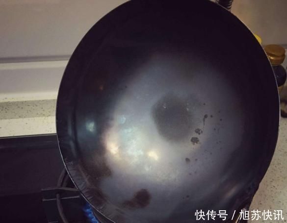 菜不会出现粘锅|新锅不要直接用,大厨教你正确“开锅”,使用寿命长,炒菜不粘锅