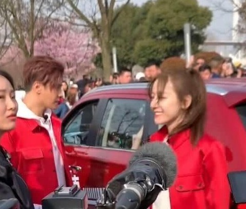 引路人|迪丽热巴到底多美录制极限挑战引路人围观,看到原图网友沉默了