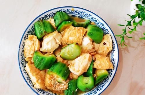 丝瓜|宁可不吃肉,女儿也要常吃它,直呼太鲜了,就着米饭连吃两大碗