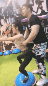 入口|搞笑GIF：小伙子，按照这个牌示，很可能这里就是入口，不要有怀疑，下去吧